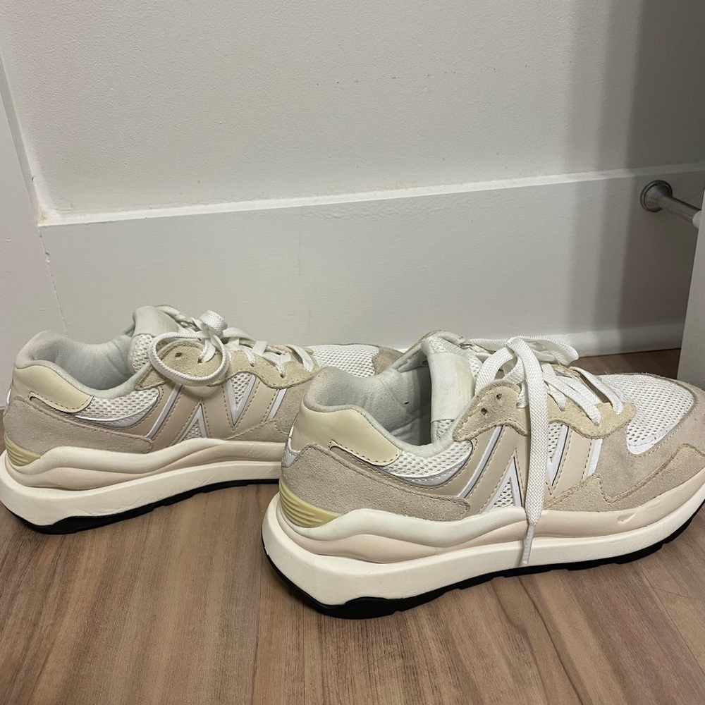 New balance 5740 sea salt with calm taupe color size 8 womens